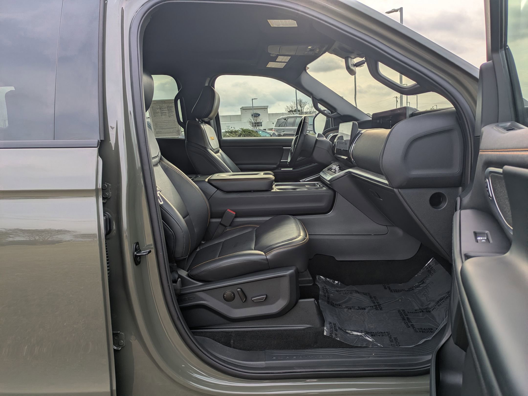 Certified 2025 Ford Expedition Tremor image 37