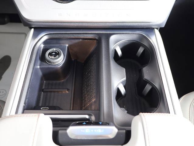 Certified 2025 Ford Expedition Active image 16