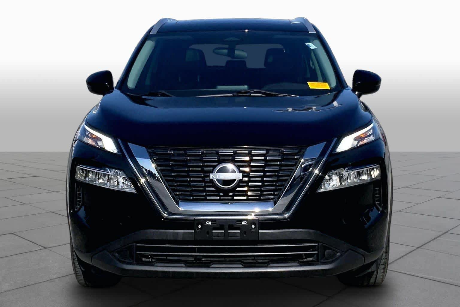 Used 2022 Nissan Rogue SV w/ SV Premium Package FWD image 4