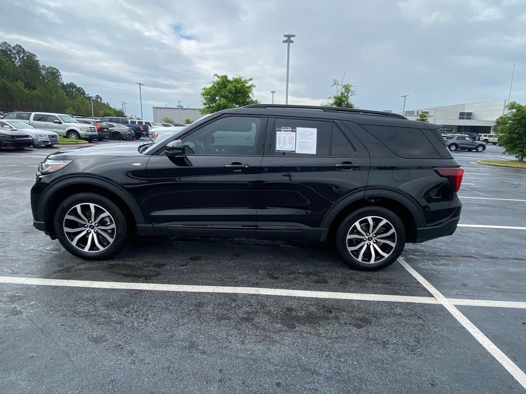 Certified 2025 Ford Explorer ST-Line image 2