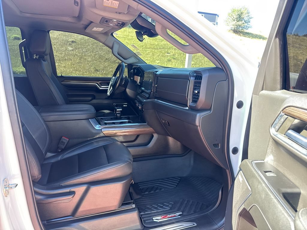 Used 2023 Chevrolet Silverado 1500 RST w/ Redline Edition AWD/4WD image 28
