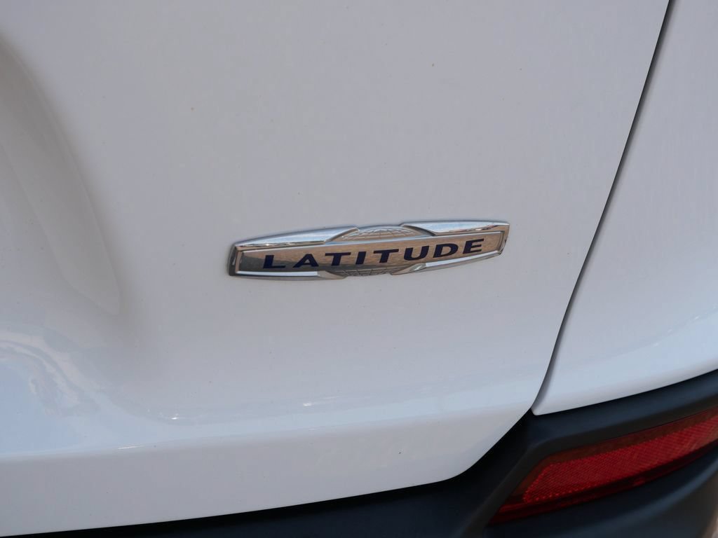 Used 2020 Jeep Cherokee Latitude w/ Safety Group AWD/4WD image 8