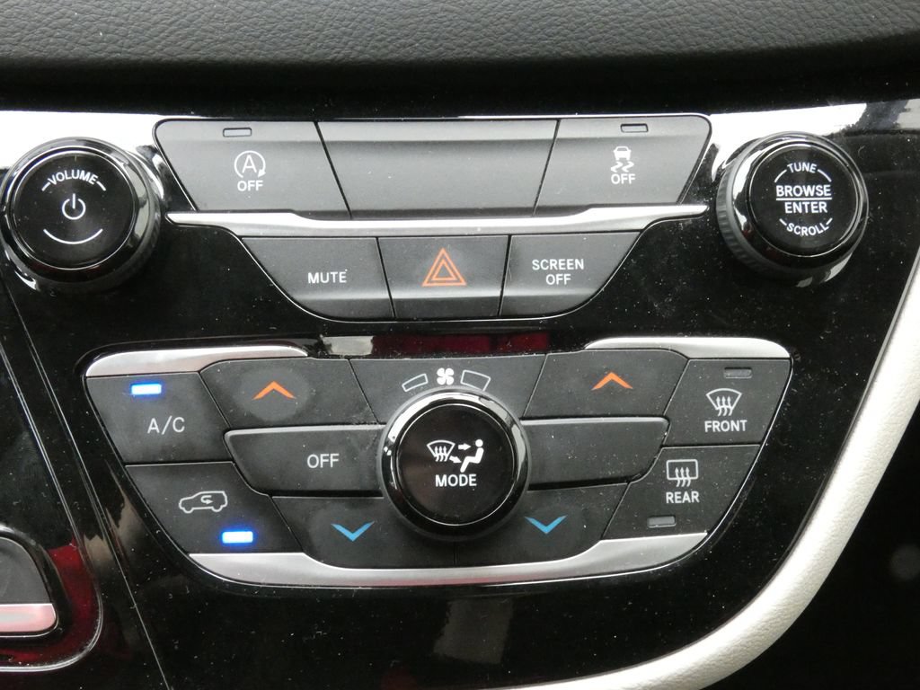 Used 2023 Chrysler Voyager LX FWD image 25