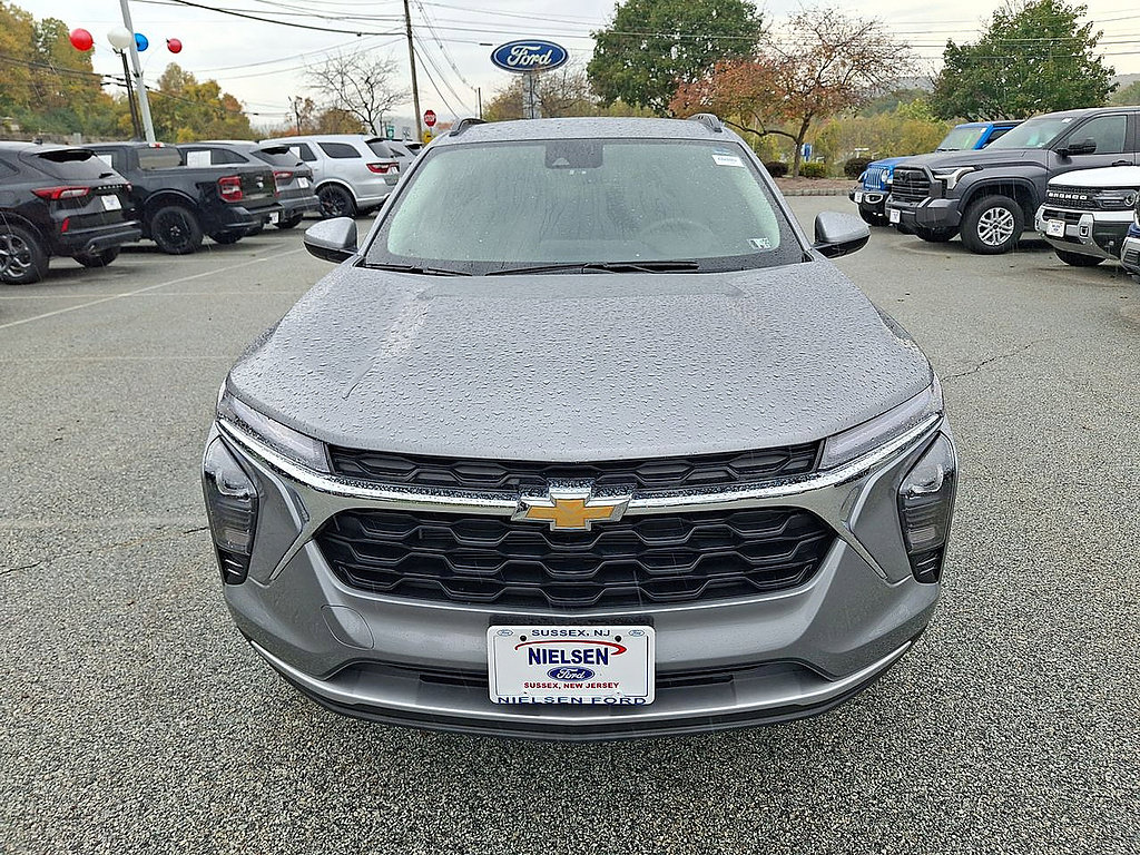 Used 2025 Chevrolet Trax LT FWD image 28