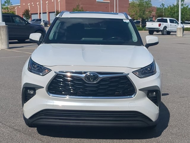 Used 2023 Toyota Highlander Limited FWD image 9