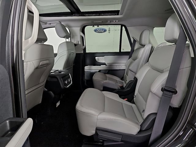 Certified 2025 Ford Expedition Active image 12