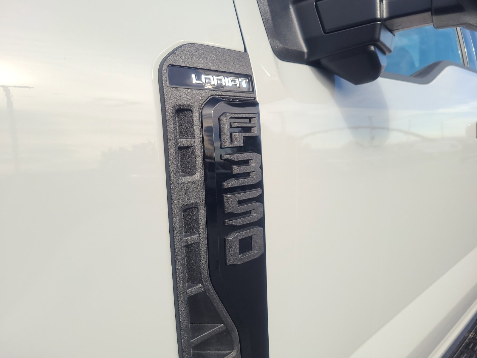 Certified 2025 Ford F350 Lariat w/ Black Appearance Package image 25
