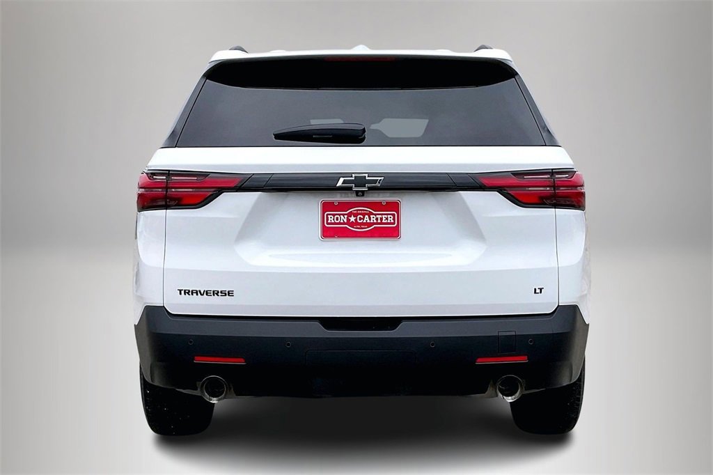 Used 2023 Chevrolet Traverse LT image 3