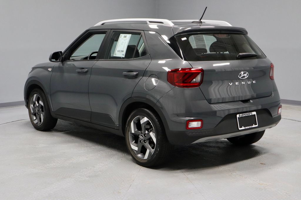 Used 2025 Hyundai Venue SEL FWD image 8