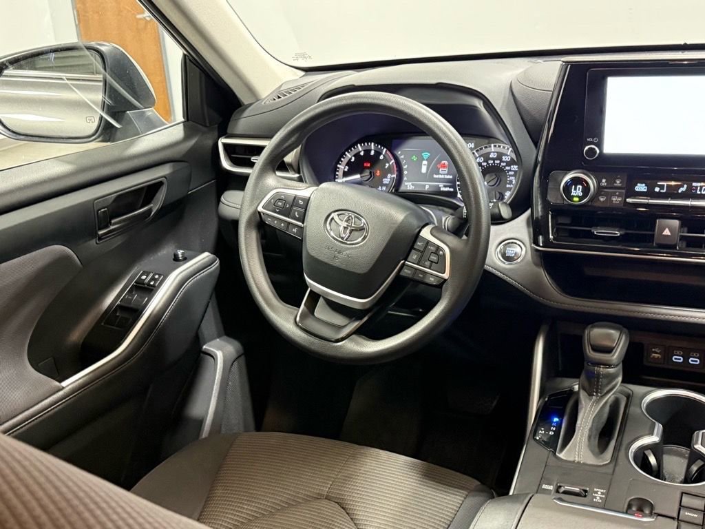 Used 2023 Toyota Highlander L image 11