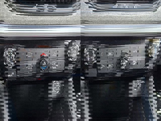 Used 2023 Jeep Compass Sport image 16