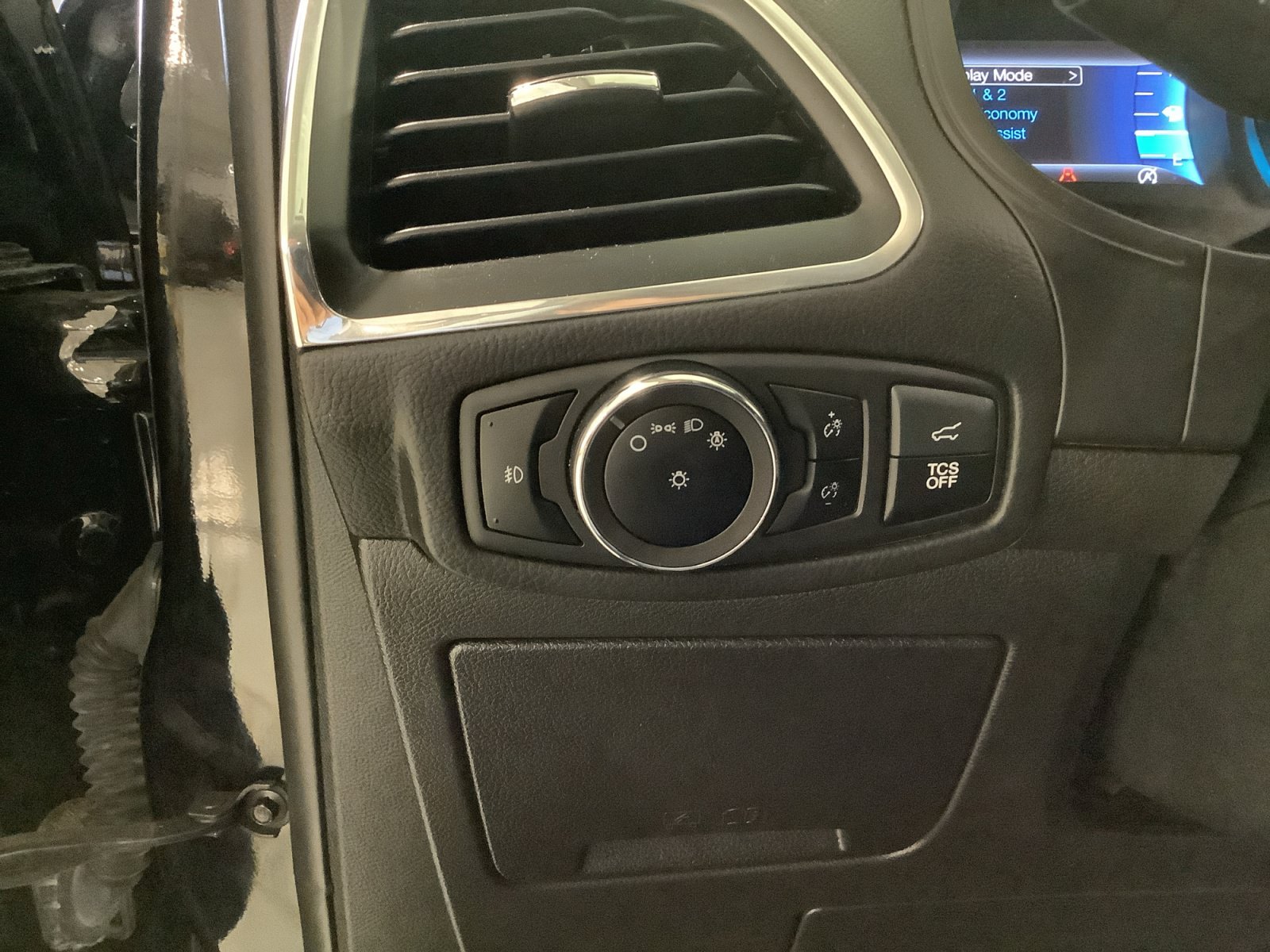 Certified 2023 Ford Edge Titanium AWD/4WD image 17