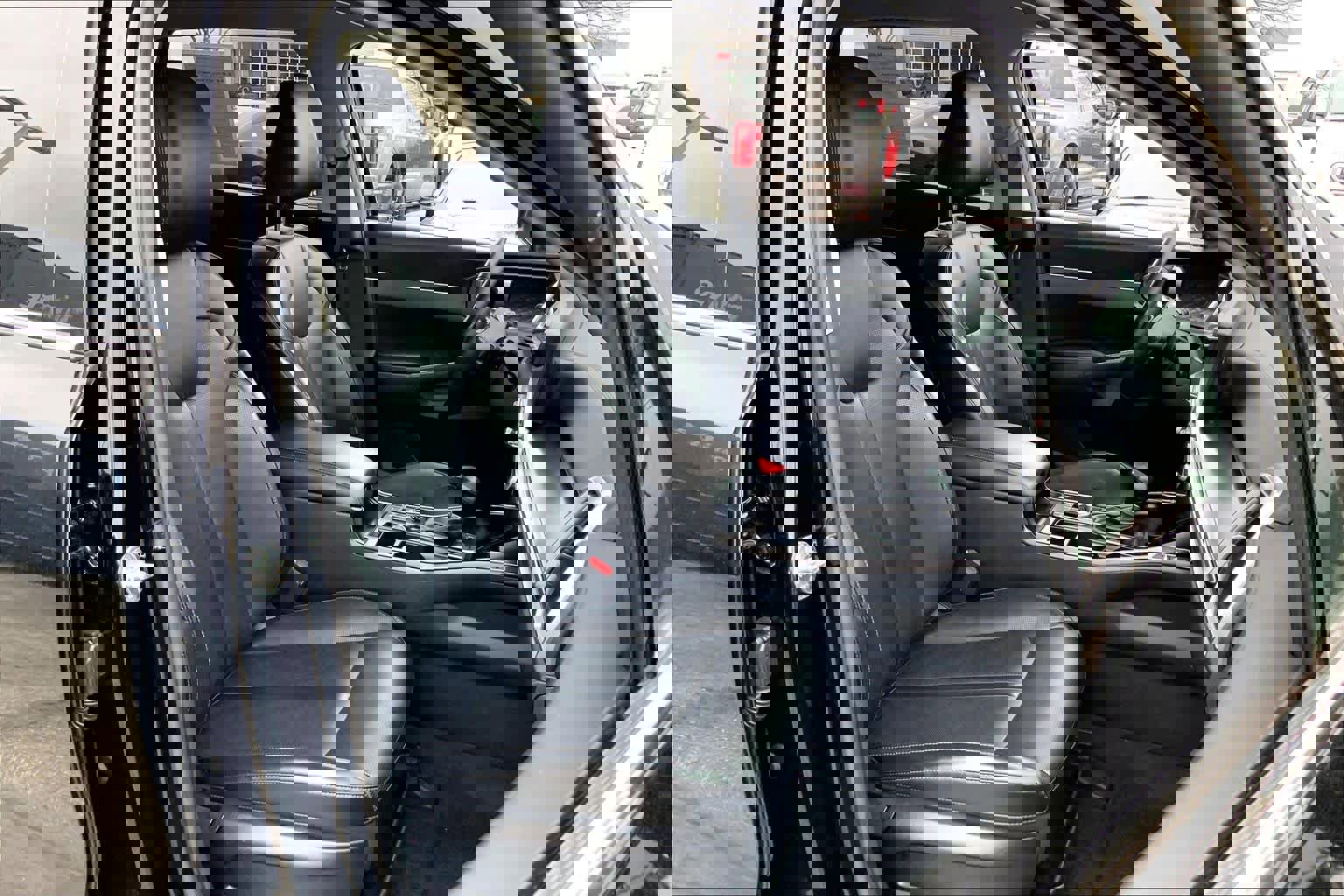 Used 2024 Kia Sorento S image 9