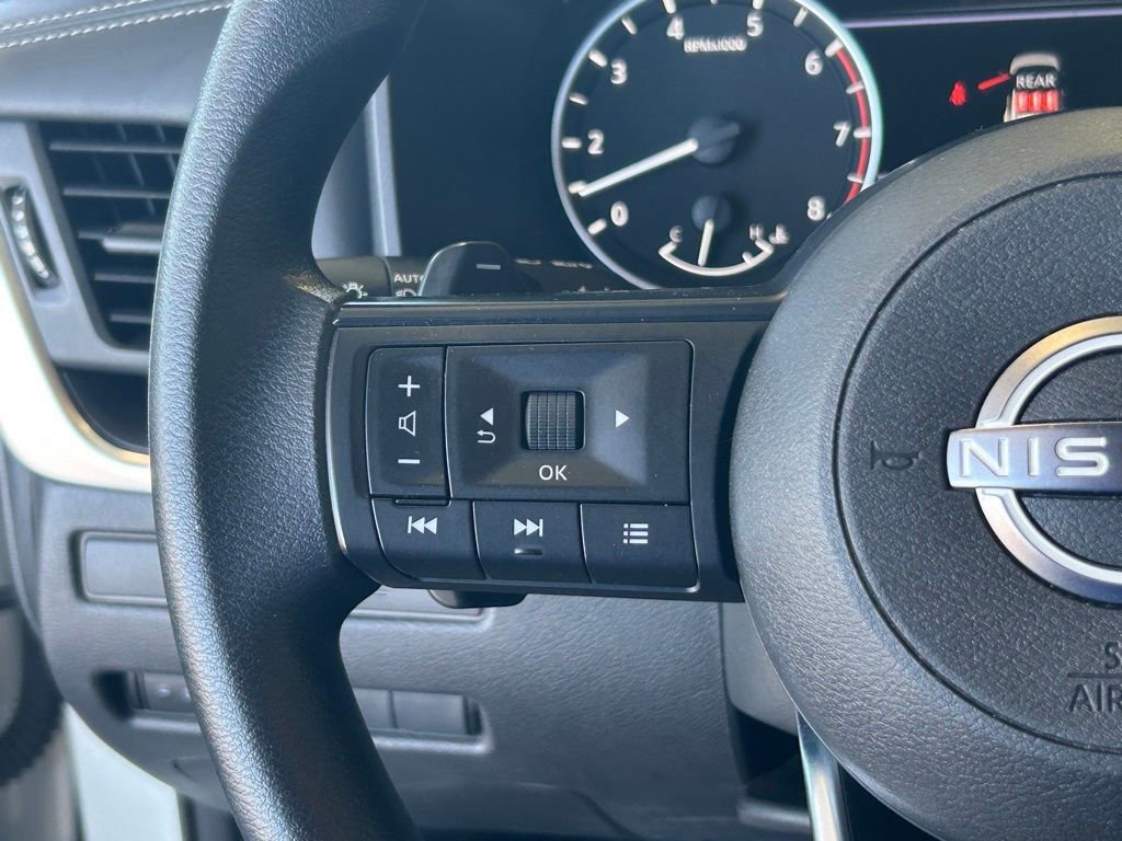 Used 2024 Nissan Rogue S image 36