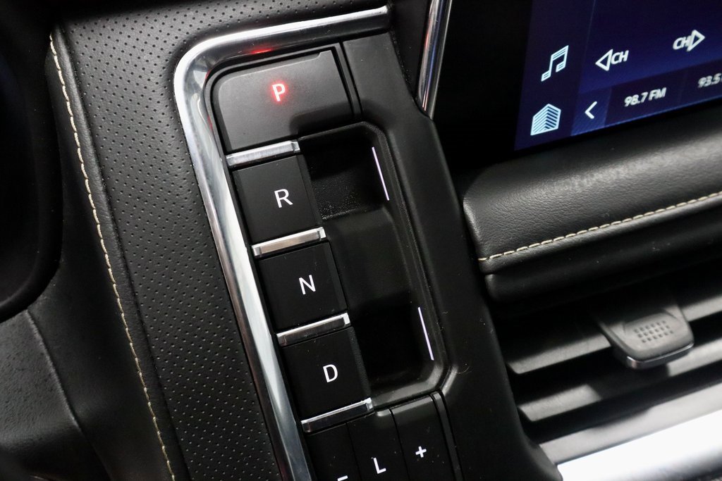 Used 2023 Chevrolet Suburban Premier image 32