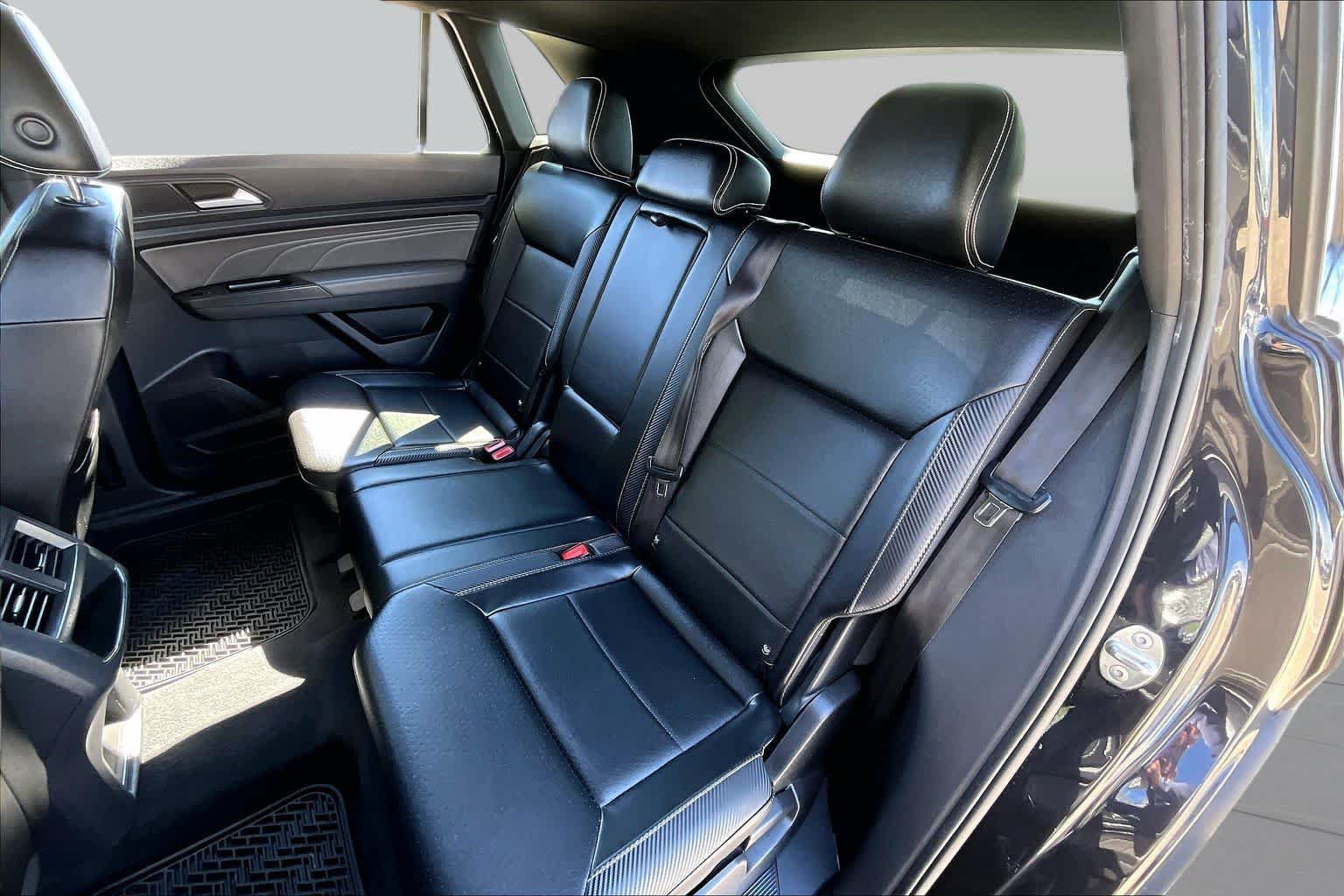 Used 2022 Volkswagen Atlas Cross Sport SEL R-Line AWD/4WD image 20