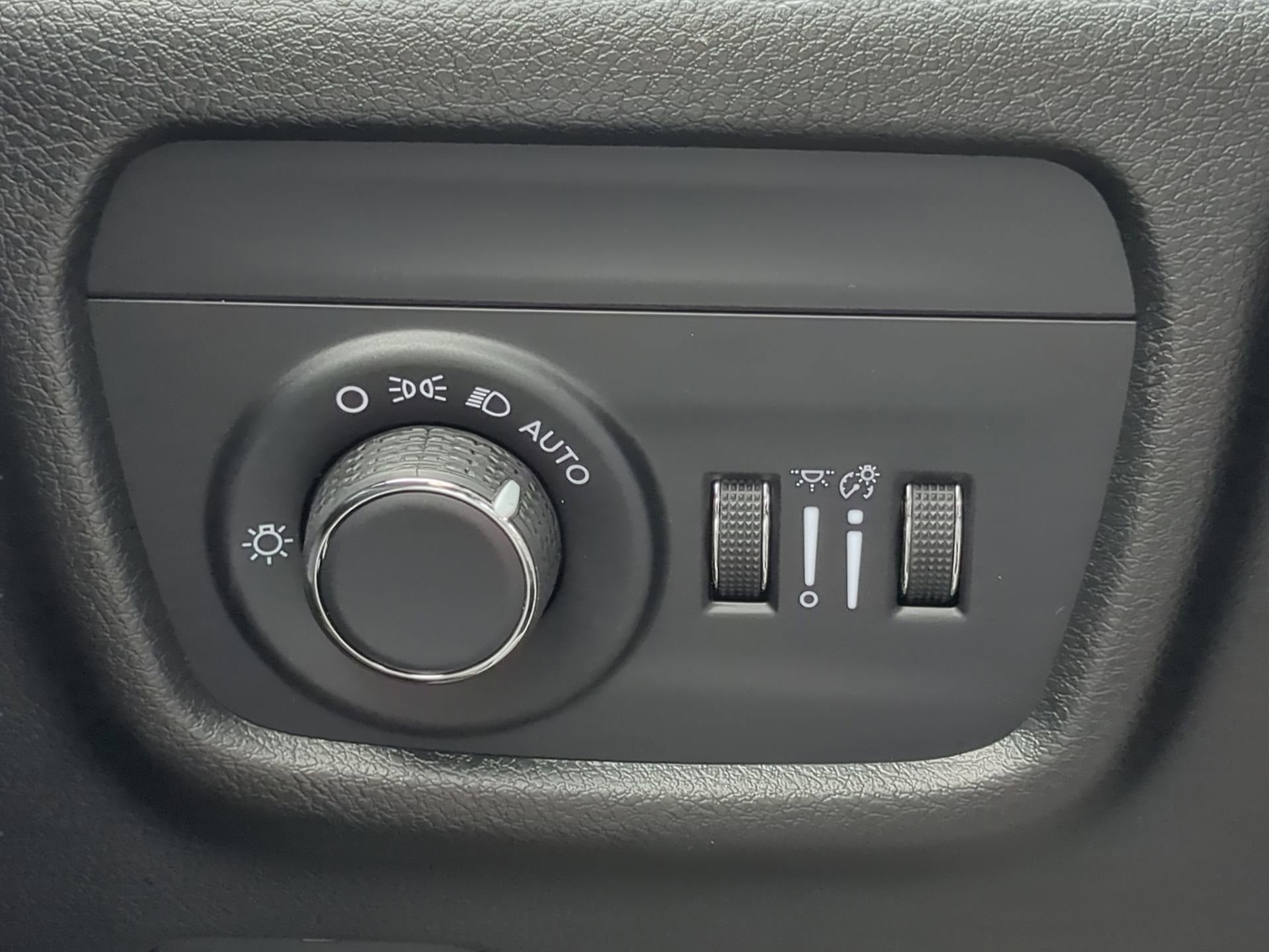 Used 2025 Jeep Grand Cherokee L Altitude image 55