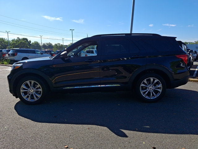 Certified 2023 Ford Explorer XLT w/ Equipment Group 202A AWD/4WD image 6