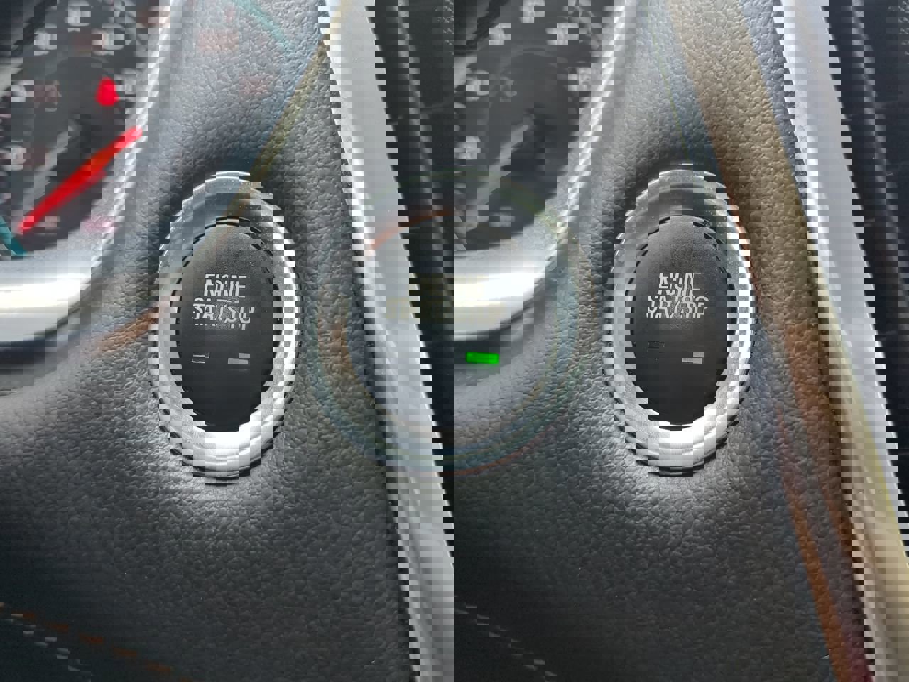 Used 2021 Chevrolet Traverse LT image 24