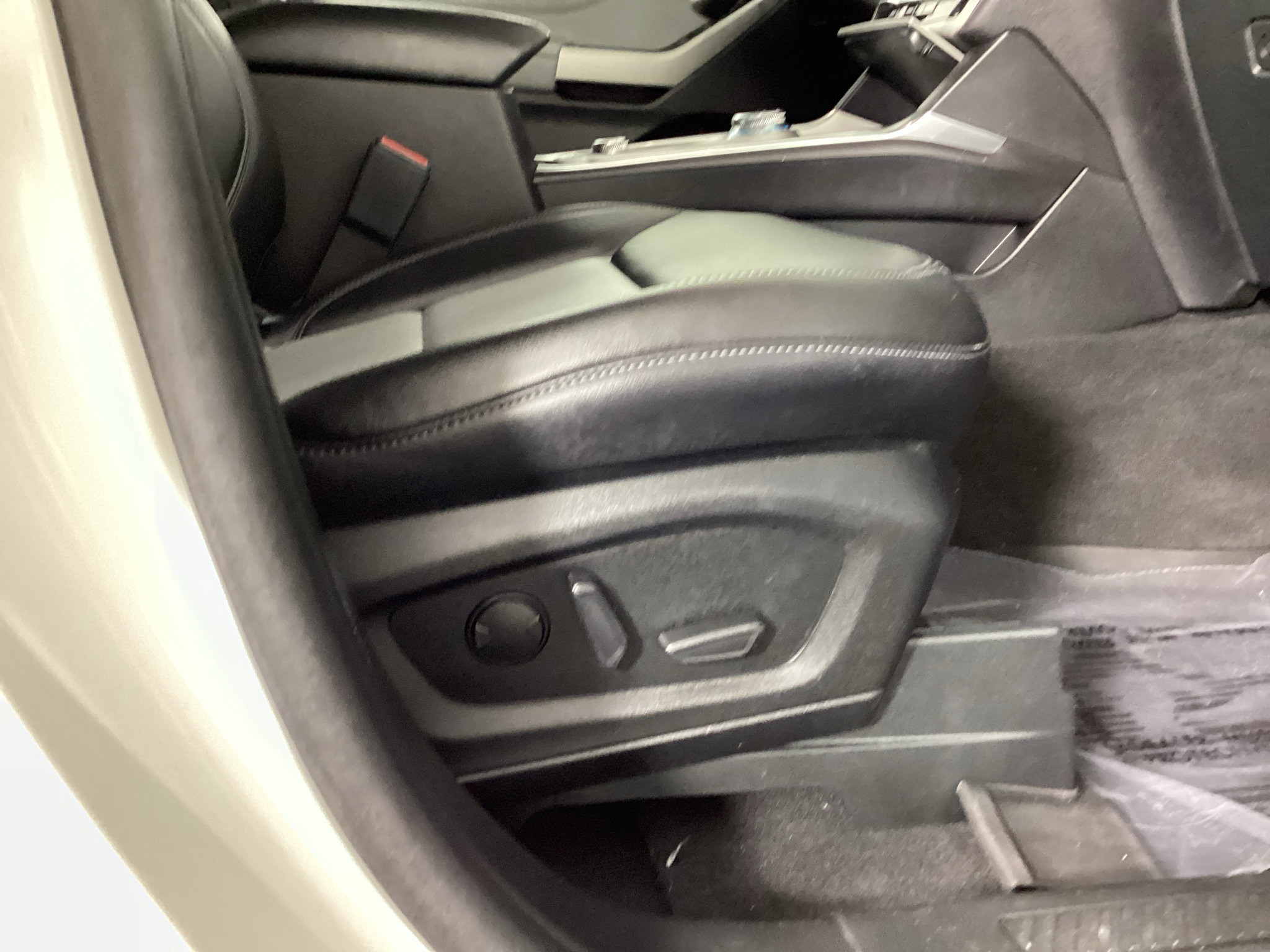 Certified 2024 Ford Explorer XLT w/ Equipment Group 202A AWD/4WD image 9