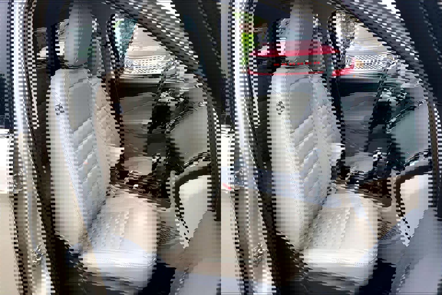 Certified 2018 Ford Escape SE w/ Ford Safe & Smart Package AWD/4WD image 11