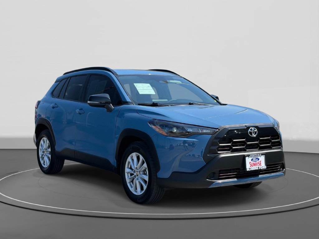 Used 2026 Toyota Corolla Cross LE w/ Moonroof Package FWD image 4