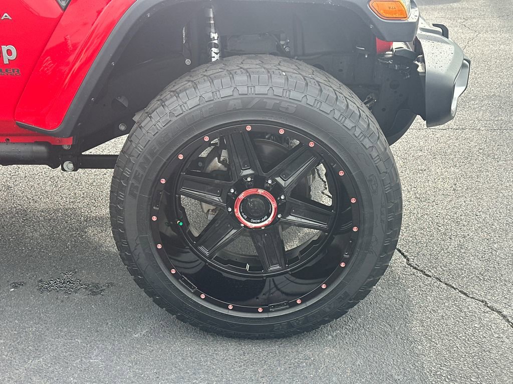 Used 2018 Jeep Wrangler Unlimited Sahara AWD/4WD image 12