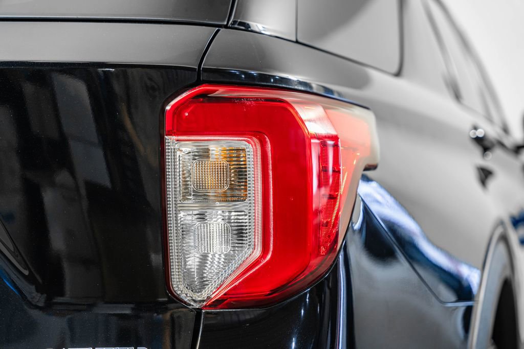 Certified 2021 Ford Explorer XLT w/ Equipment Group 202A image 8