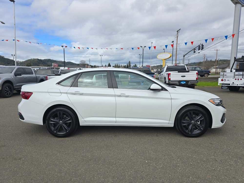 Used 2023 Volkswagen Jetta SE image 7