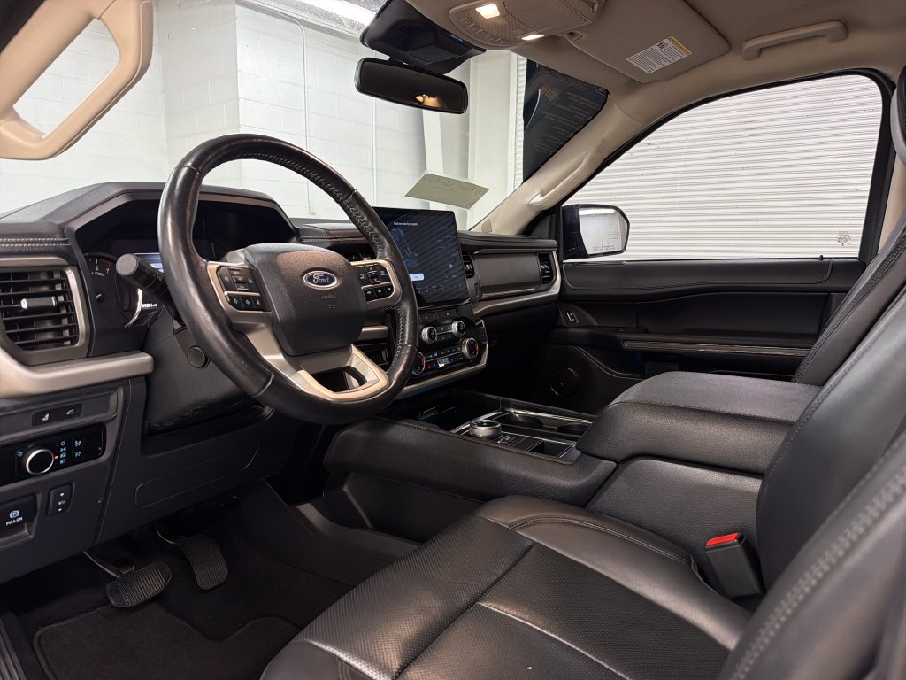 Certified 2024 Ford Expedition XLT RWD image 6