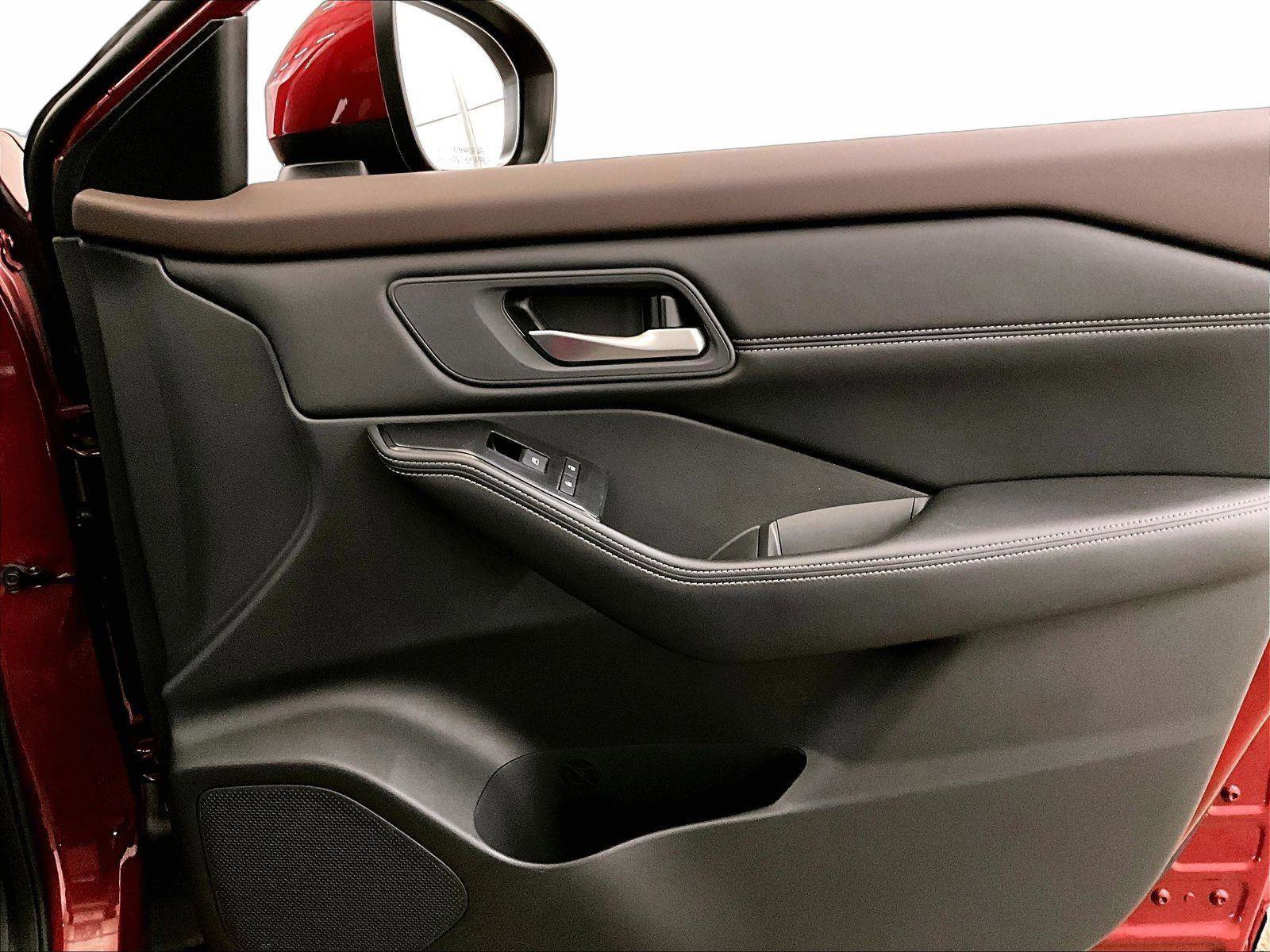 Used 2023 Nissan Rogue SV w/ SV Premium B Package image 23