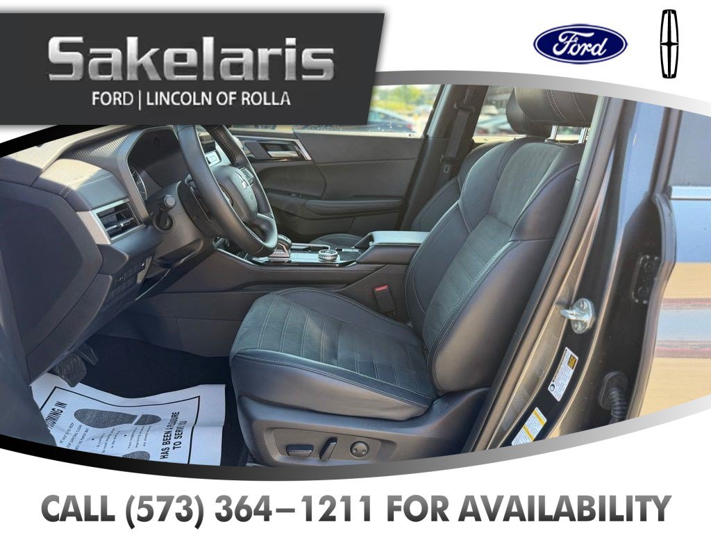 Used 2025 Mitsubishi Outlander AWD image 12