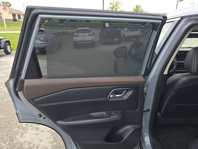 Used 2023 Nissan Rogue Platinum w/ Platinum Premium Package AWD/4WD image 16