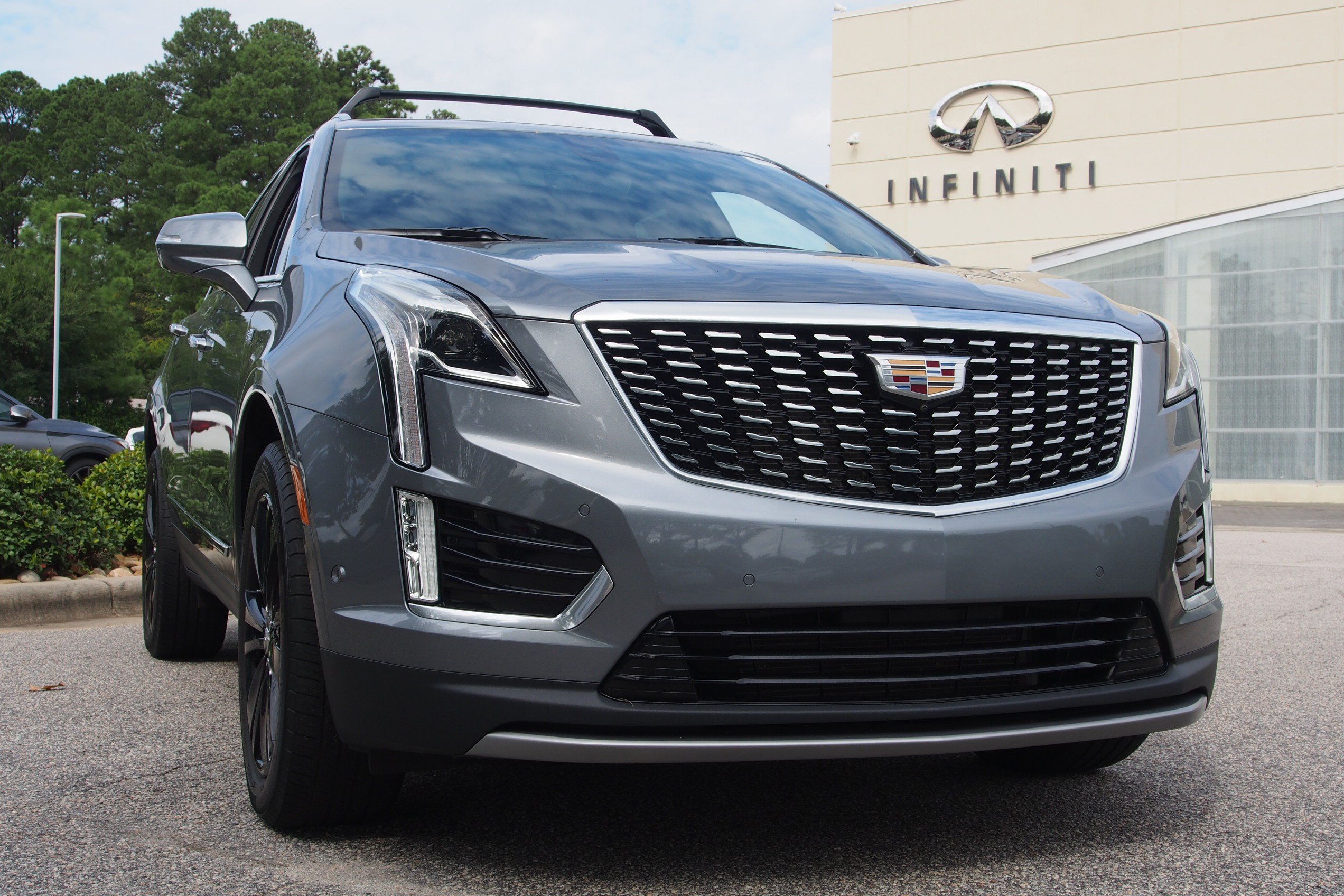 Used 2022 Cadillac XT5 Premium Luxury w/ Technology Package FWD image 2