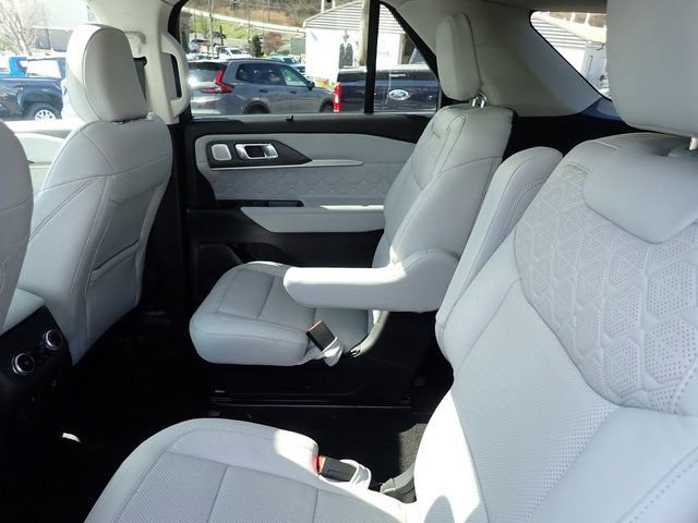 Certified 2025 Ford Explorer Platinum w/ LUX Leather Package AWD/4WD image 18