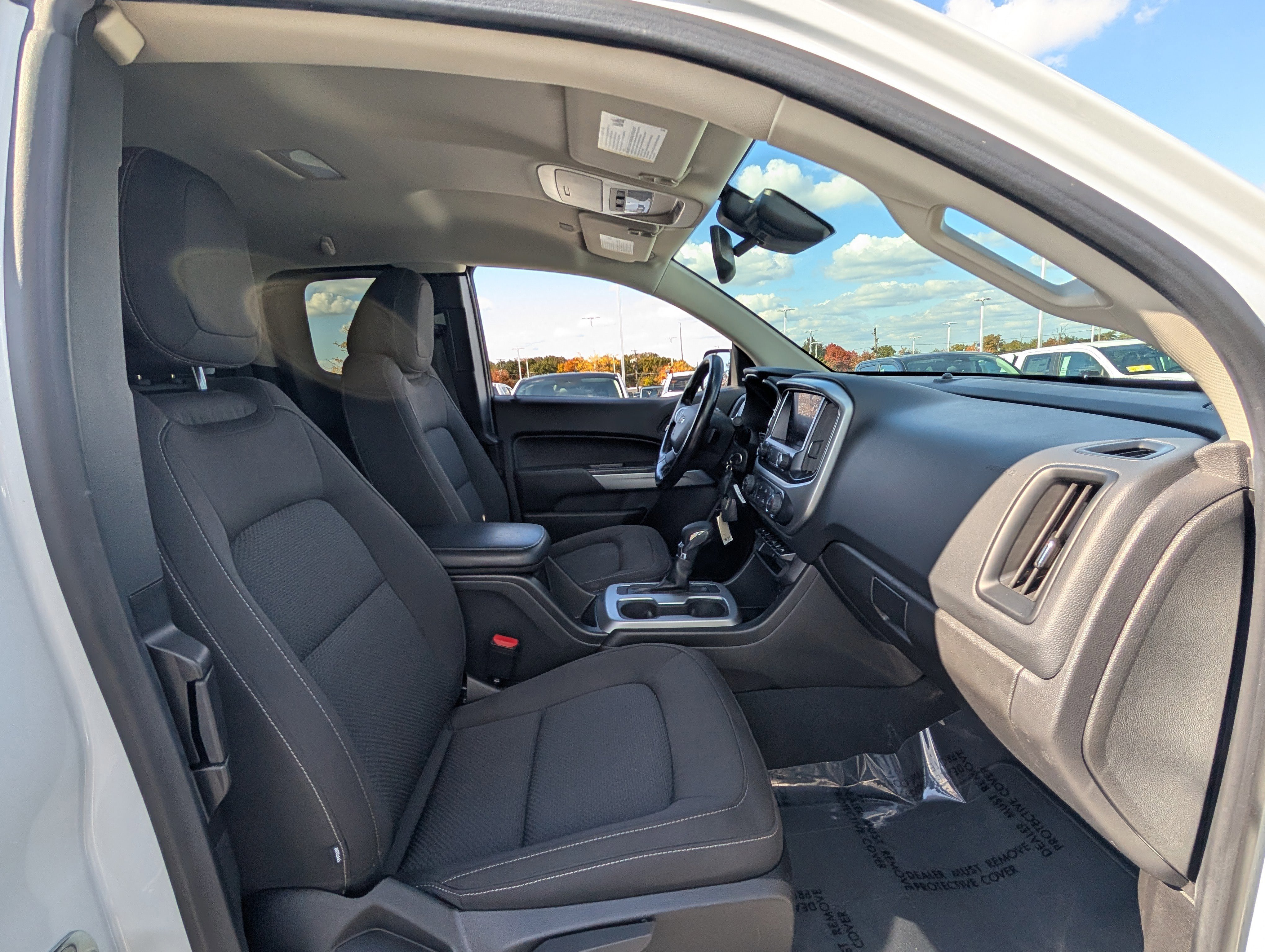 Used 2022 Chevrolet Colorado LT w/ Safety Package image 11