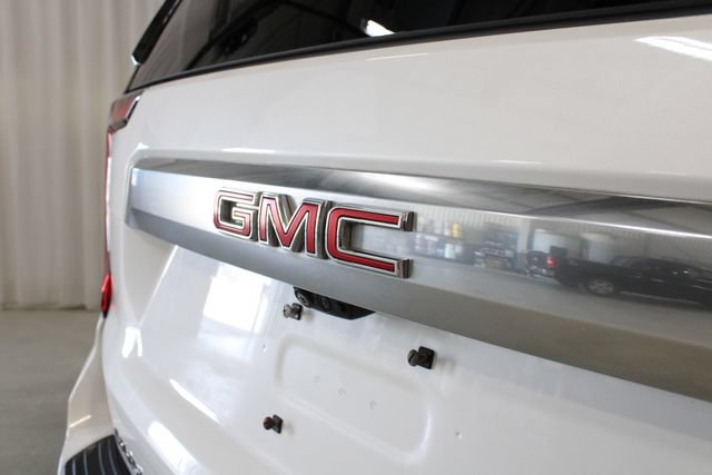 Used 2024 GMC Yukon Denali w/ Advanced Technology Package AWD/4WD image 33