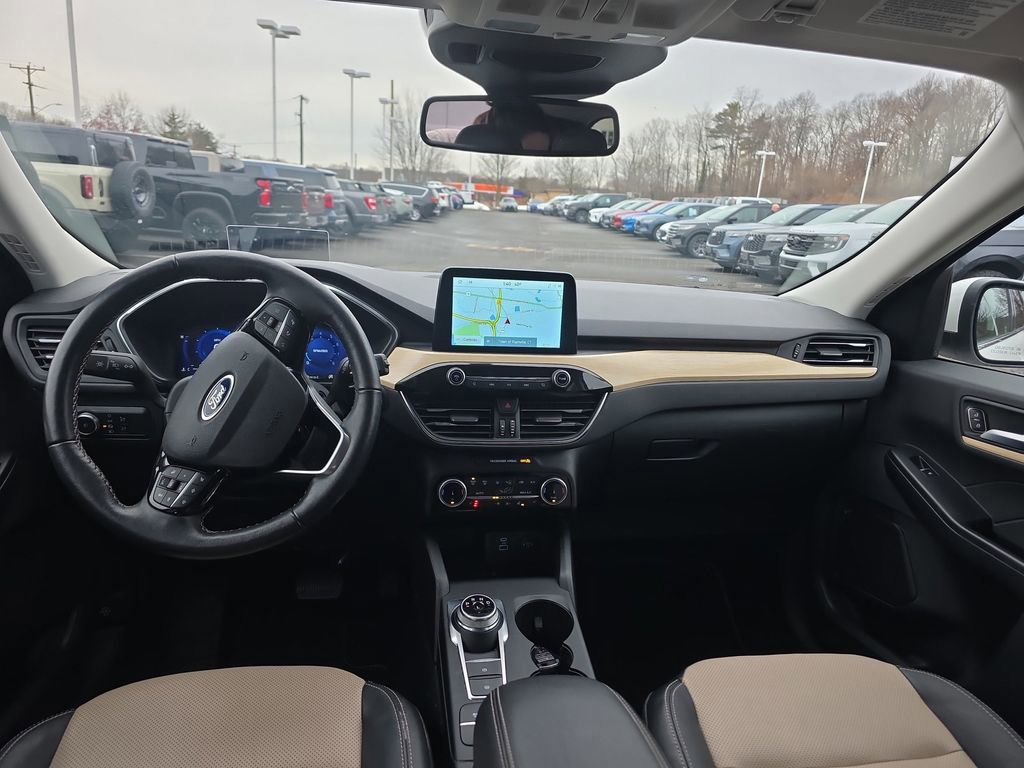 Certified 2022 Ford Escape Titanium w/ Titanium Elite Package image 30