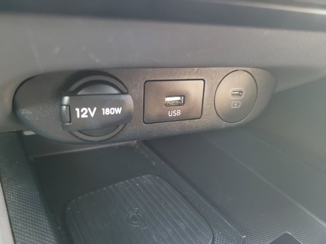 Used 2025 Hyundai Elantra SEL FWD image 26