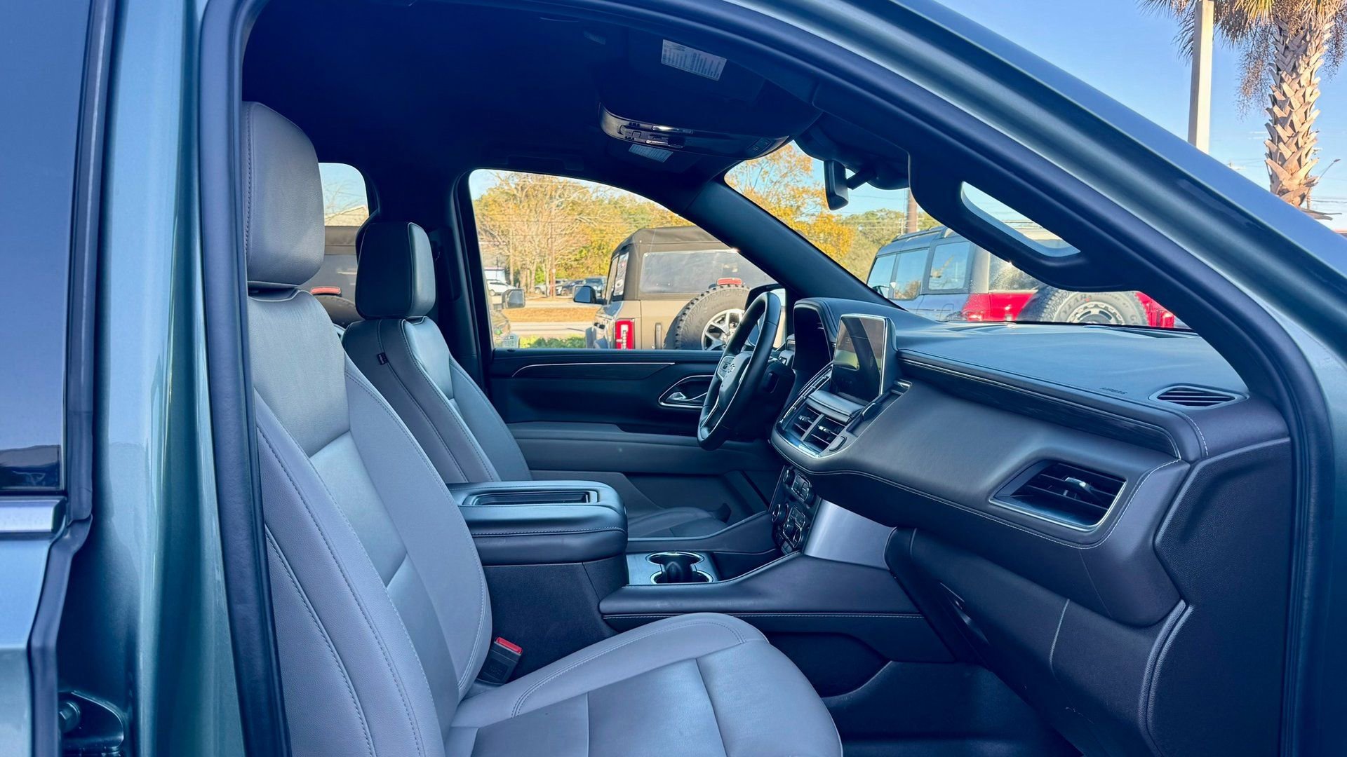 Used 2024 Chevrolet Suburban LT image 6