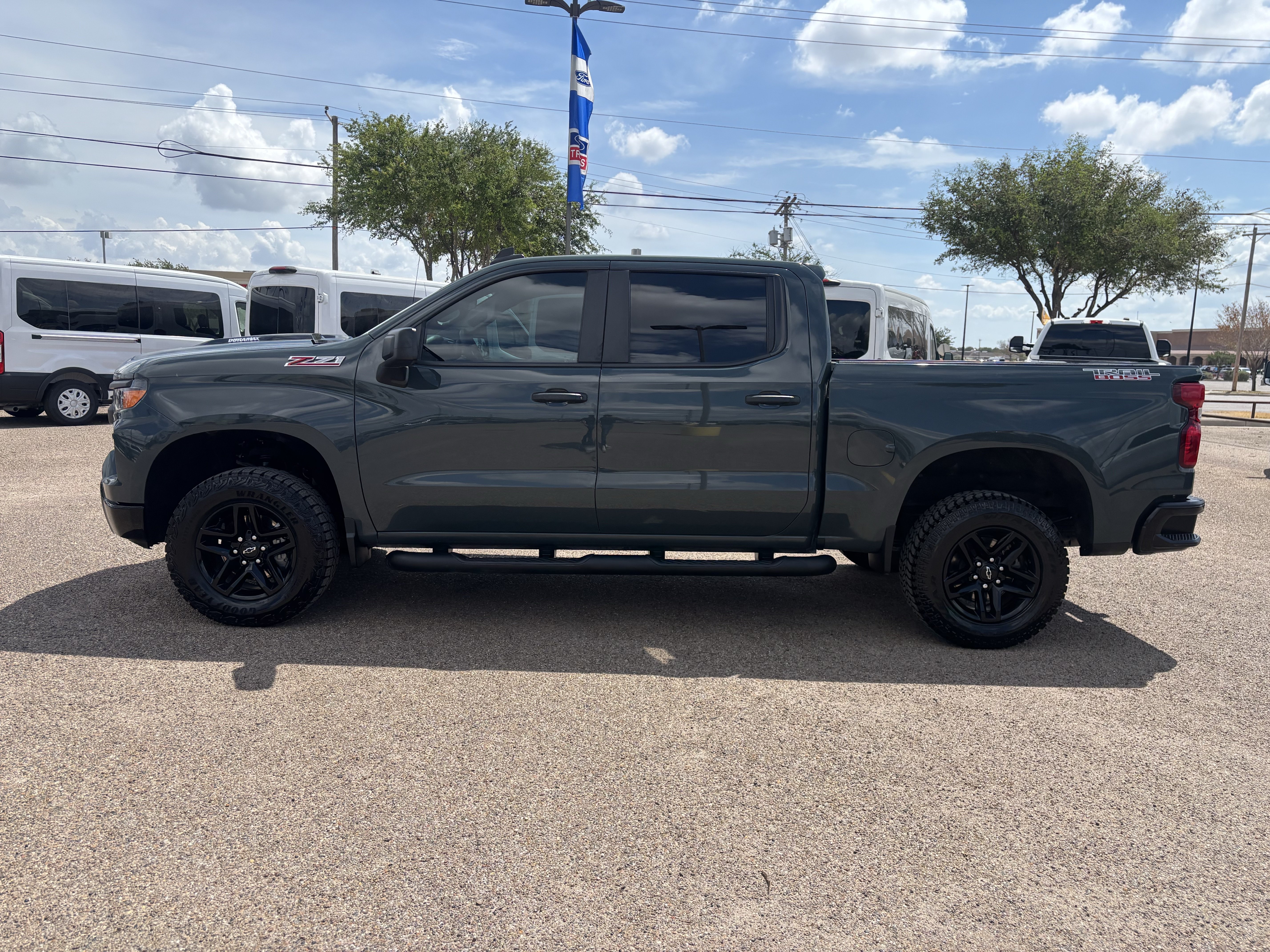 Used 2025 Chevrolet Silverado 1500 Custom Trail Boss AWD/4WD image 2