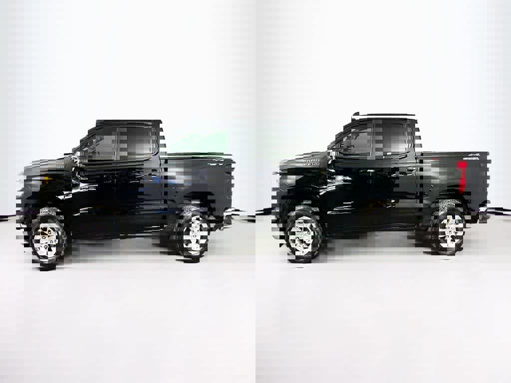 Used 2025 Chevrolet Silverado 1500 LT image 3