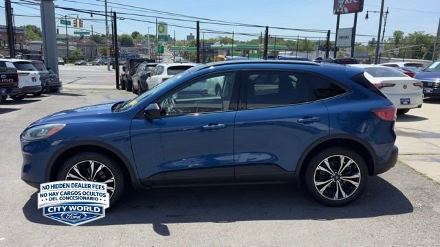 Certified 2022 Ford Escape SE w/ SE Sport Appearance Package AWD/4WD image 2