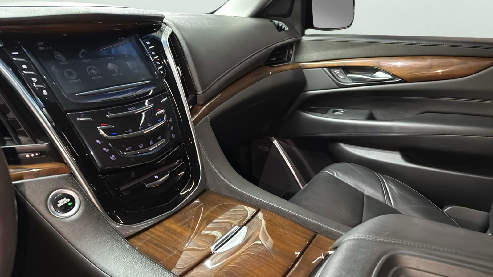 Used 2018 Cadillac Escalade Luxury image 20