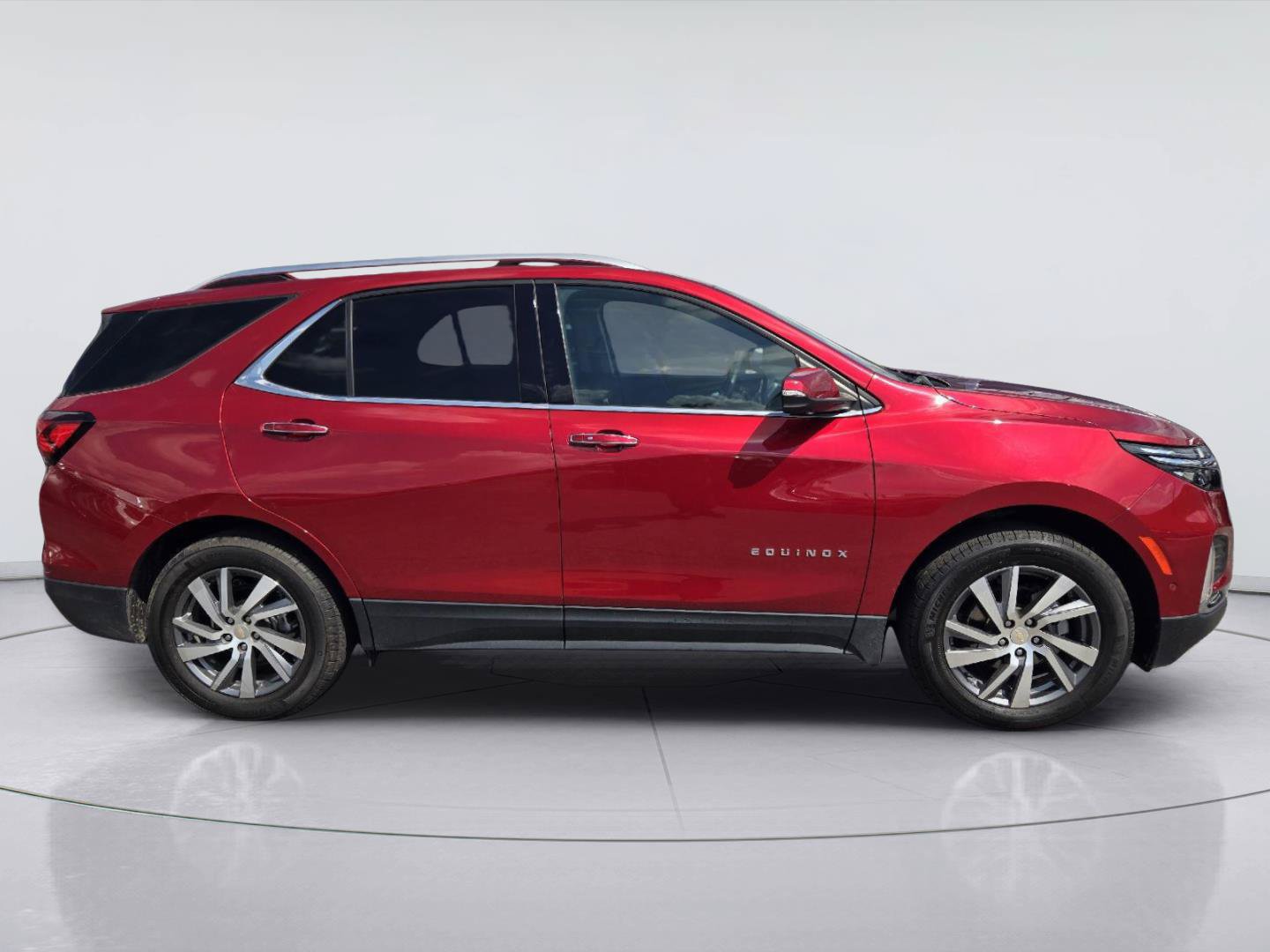 Used 2024 Chevrolet Equinox Premier AWD/4WD image 3
