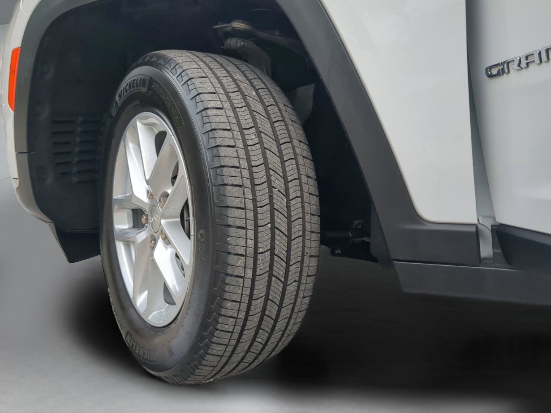 Used 2024 Jeep Grand Cherokee L Laredo AWD/4WD image 70