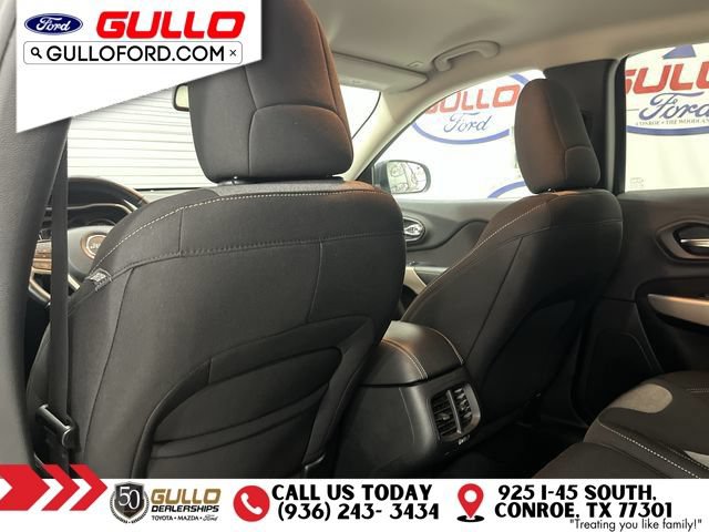 Used 2018 Jeep Cherokee Latitude w/ Altitude Package FWD image 15