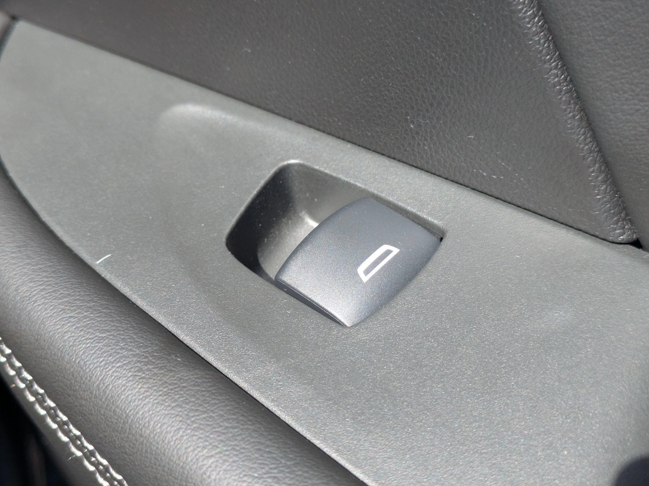 Used 2023 Buick Envision Essence w/ Technology Package I AWD/4WD image 37