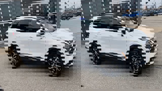 Used 2025 Kia Sportage EX w/ EX Premium Package AWD/4WD image 3