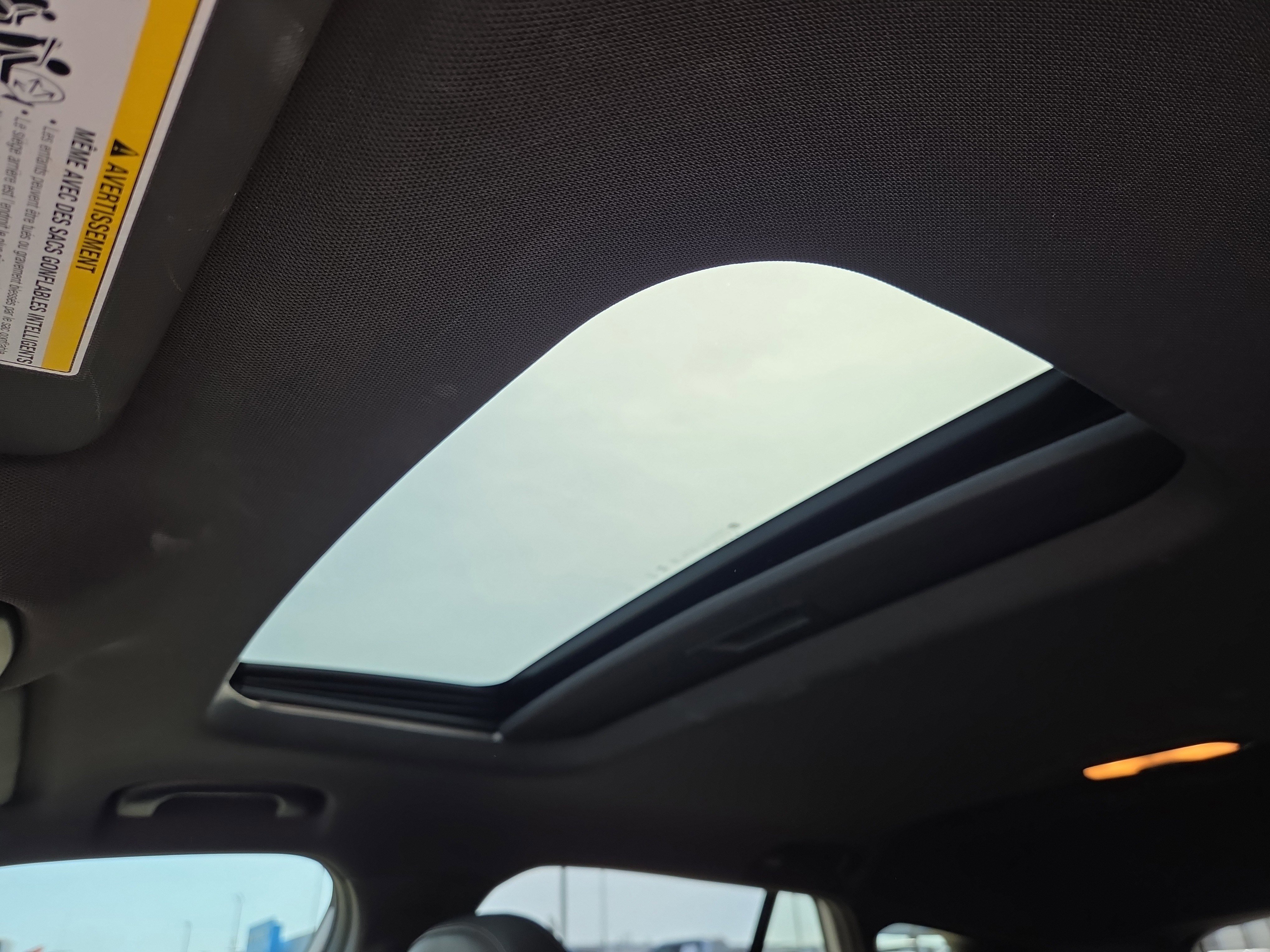 Used 2024 Chevrolet Trax RS w/ Sunroof Package FWD image 25